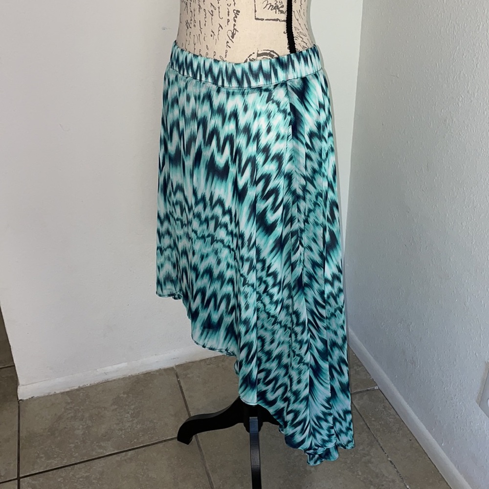 NWT New York and company new with tags never worn tie dye type print skirt